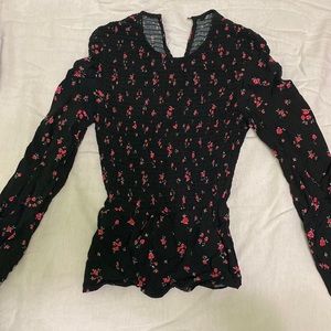 NWOT floral top-H&M-stretchy at waist and end of sleeve, tiny string on button